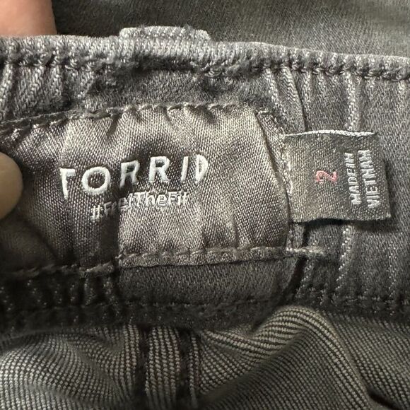 Torrid Pants Sz 2- 18/20 Gray Crop Pull on Boyfriend Jeans Straight Mid-Rise - Picture 14 of 16